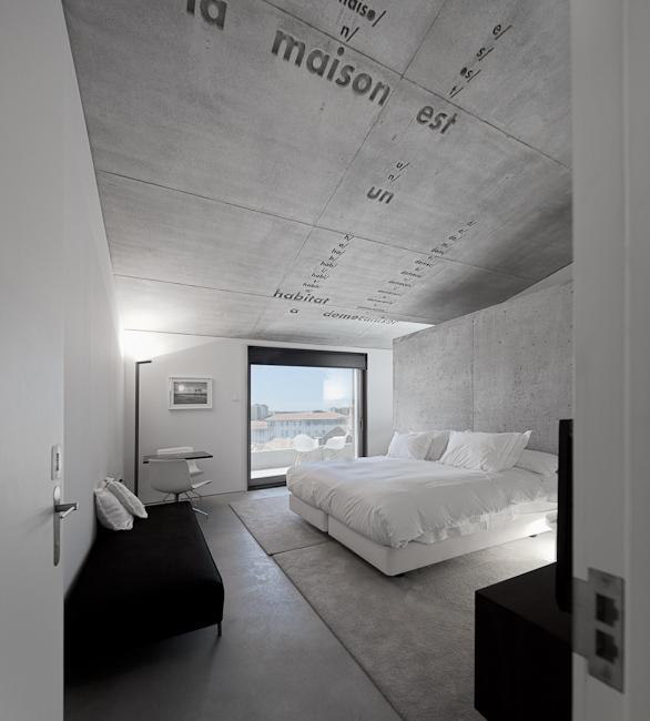 Casa do Conto: Cemento y piezas clásicas