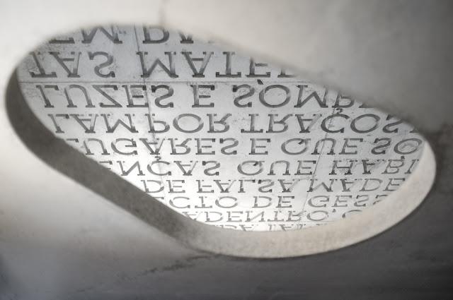 Casa do Conto: Cemento y piezas clásicas