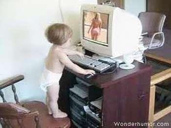 Actualidad Informátixa. Humor, bebé viendo desnudos. Rafael Barzanallana