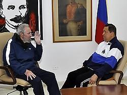 Chávez cumple una rutina de ejercicios y sigue una dieta balanceada: Primeras imágenes del Presidente Chávez luego de su operación: Se reunió con Fidel y Raúl Castro.