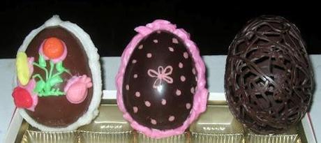 Huevo de pascua esgrafiado