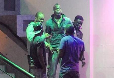 Las Locuras de Balotelli: El club de stripers