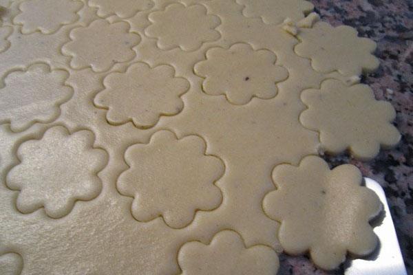 masa de galletas sin glúten cortadas