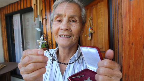 Luisa Riveros. La valiente pobladora de la Población Violeta Parra de Cerro Navia que dijo al Papa: “Queremos una vida digna para todos, sin dictadura”.