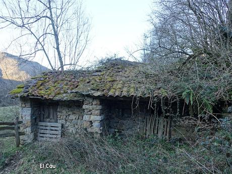 Les Cueves-La Carbazosa-Les Llombes-Picu la Carba-Pumarín