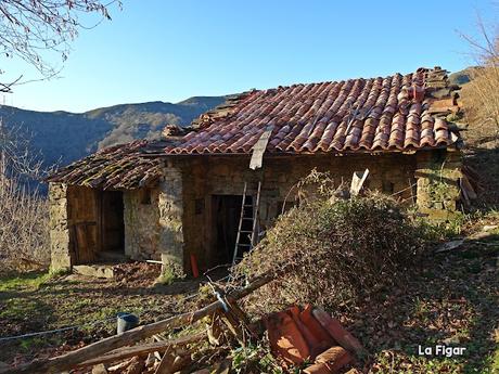 Les Cueves-La Carbazosa-Les Llombes-Picu la Carba-Pumarín