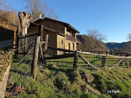 Les Cueves-La Carbazosa-Les Llombes-Picu la Carba-Pumarín
