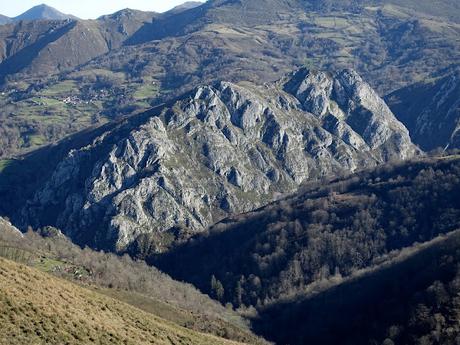 Les Cueves-La Carbazosa-Les Llombes-Picu la Carba-Pumarín