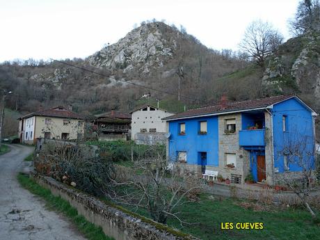 Les Cueves-La Carbazosa-Les Llombes-Picu la Carba-Pumarín