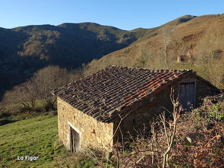 Les Cueves-La Carbazosa-Les Llombes-Picu la Carba-Pumarín