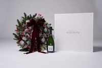 LA CORONA NAVIDEÑA QUE UNE CHAMPAGNE BOLLINGER Y SALLY HAMBLETON LA CORONA NAVIDEÑA QUE UNE CHAMPAGNE BOLLINGER Y SALLY HAMBLETON