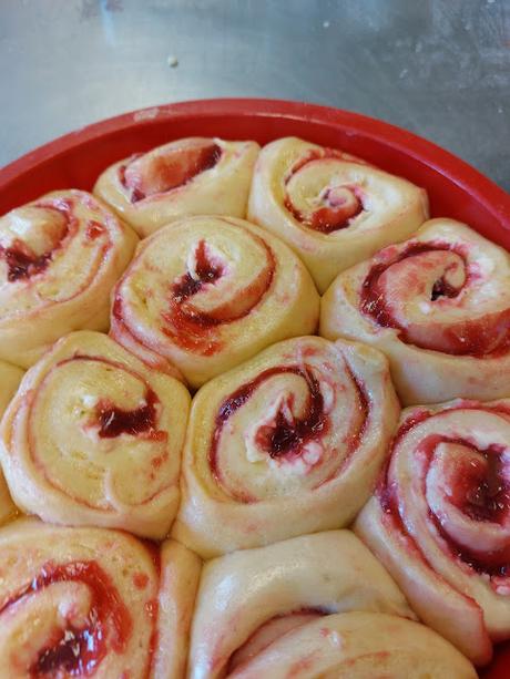 CHINOISE DE QUESO CREMA Y MERMELADA DE FRAMBUESA CHINOISE DE QUESO CREMA Y MERMELADA DE FRAMBUESA