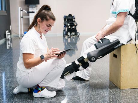 Exoesqueletos y nuevas tecnologías: avances en la rehabilitación de ictus, tumores cerebrales y lesiones medulares