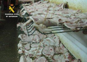 La AESAN alerta por la presencia de fragmentos metálicos en confit de hígado de ave al oporto procedente de Francia