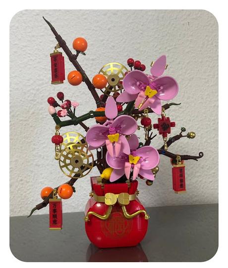 Ruyi de caqui con orquĂ­deas y flores de durazno