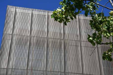 El Revestimiento Metálico 3D de Mossyrock Design está redefiniendo la Arquitectura exterior e interior