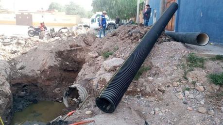 Avanzan trabajos de reconexión de drenaje en la zona de Tierra Blanca