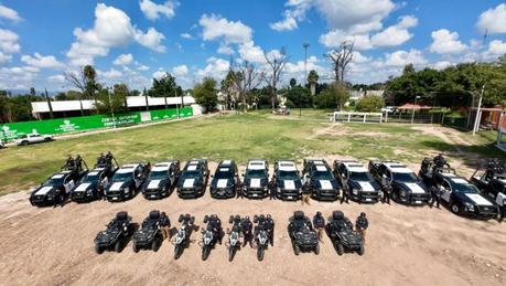 Refuerzan seguridad y espacios deportivos en Rioverde con nuevas patrullas y alberca techada