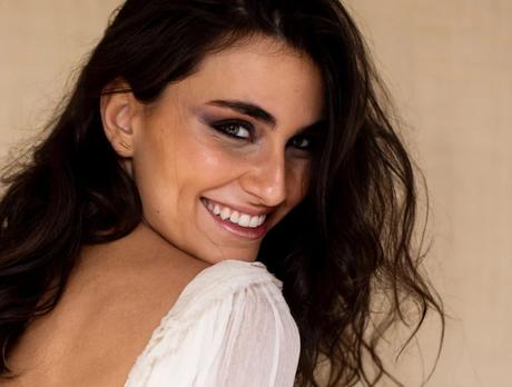 TENDENCIAS DE MAQUILLAJE Y PEINADO PARA NOVIAS: ASESORÍA PROFESIONAL DE MARÍA ÁVALOS