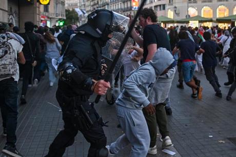 El Gobierno muestra su disposición a Israel de repatriar en avión a los españoles de la flotilla