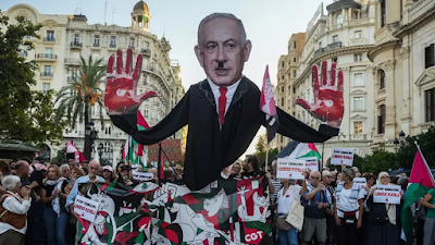 Israel aborda la Flotilla y detiene a sus tripulantes, impidiendo su llegada a Gaza. Israel aborda la Flotilla y detiene a sus tripulantes, impidiendo su llegada a Gaza.