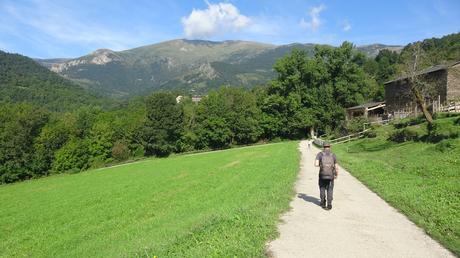 Ruta a la Cova de Santa Maria de Fustanyà y a les Coves de Rialb en la Vall de Ribes | Ripollès Ruta a la Cova de Santa Maria de Fustanyà y a les Coves de Rialb en la Vall de Ribes | Ripollès