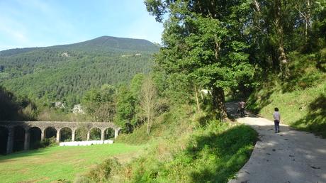 Ruta a la Cova de Santa Maria de Fustanyà y a les Coves de Rialb en la Vall de Ribes | Ripollès Ruta a la Cova de Santa Maria de Fustanyà y a les Coves de Rialb en la Vall de Ribes | Ripollès