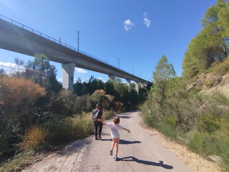 Excursión al Salt de Can Rimundet desde Sant Joan Samora: naturaleza, viñedos e historia romana en el Alt Penedès