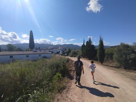 Excursión al Salt de Can Rimundet desde Sant Joan Samora: naturaleza, viñedos e historia romana en el Alt Penedès