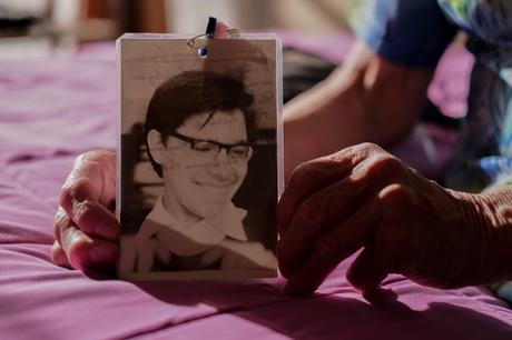 La presencia de los ausentes: imagen, medio y cuerpo en la experiencia de imagen de familiares y amigos de detenidos desaparecidos