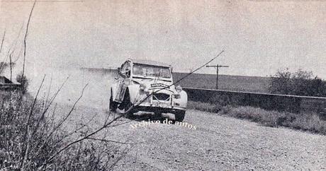 Citroën 3 CV corriendo en rally en 1970