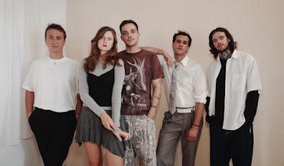 NIÑA POLACA: 'SUENA ABBA CUANDO ENCIENDES EL MOTOR' NIÑA POLACA: 'SUENA ABBA CUANDO ENCIENDES EL MOTOR'