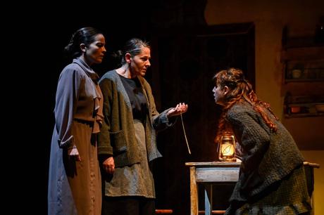 El Teatro Jovellanos vibra con el estreno de ‘Memoria de la nisal’, de la compañía Adrián Conde