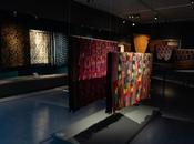 Centro Cultural Moneda inaugura Bienal Arte Textil piezas originarias diez países África