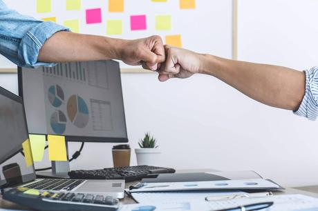 Cómo mejorar el clima laboral con la plataforma de bienestar corporativo de WellWo