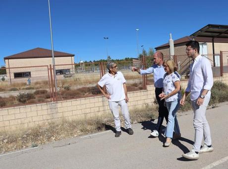 El vuelco de un camión portacoches corta la A-2 en sentido Madrid a la altura de Torremocha del Campo