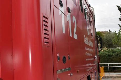 El vuelco de un camión portacoches corta la A-2 en sentido Madrid a la altura de Torremocha del Campo