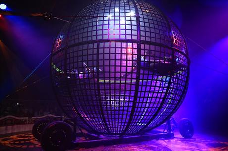 El globo de la muerte en el Circo Raluy lEGACY. El globo de la muerte en el Circo Raluy lEGACY.
