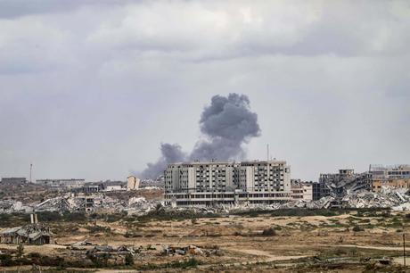 Israel confirma un ataque que ha dejado alrededor de 40 personas bajo los escombros en ciudad de Gaza