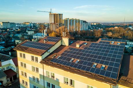 El auge de las placas solares en Sevilla impulsa la transición energética del sector fotovoltaico