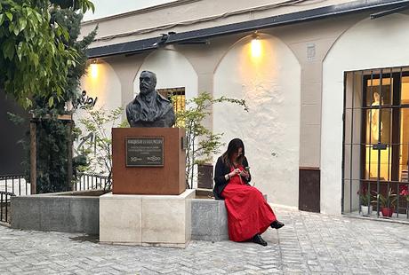 El monumento al Marqués de la Vega Inclán.