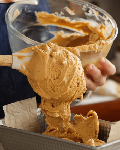 verter mezcla en molde