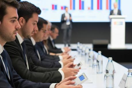 Formación y espectáculos más participativos gracias al sistema de votación interactiva de Custom Vote Formación y espectáculos más participativos gracias al sistema de votación interactiva de Custom Vote