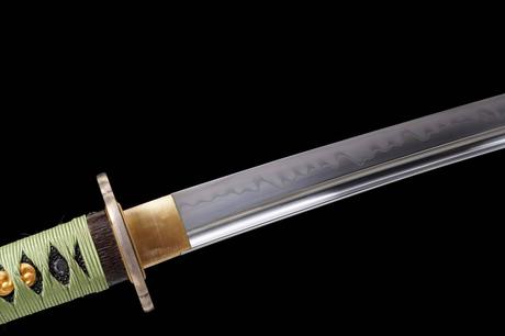 Descubrir la majestuosa Katana Akatsuki; arte, potencia y elegancia