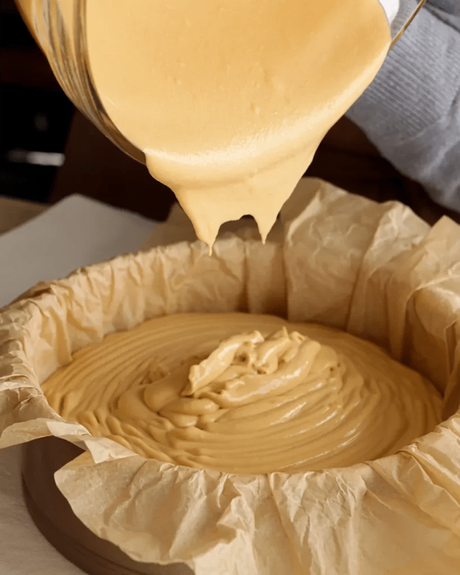 verter mezcla en molde