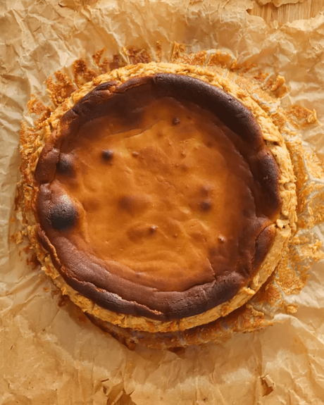 tarta vasca fria y lista para servir