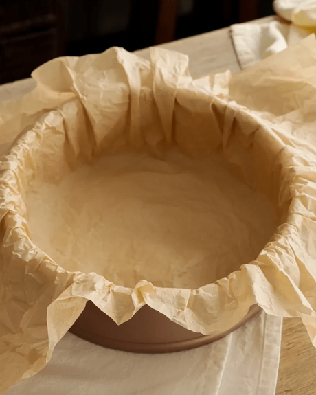 molde cubierto con papel manteca