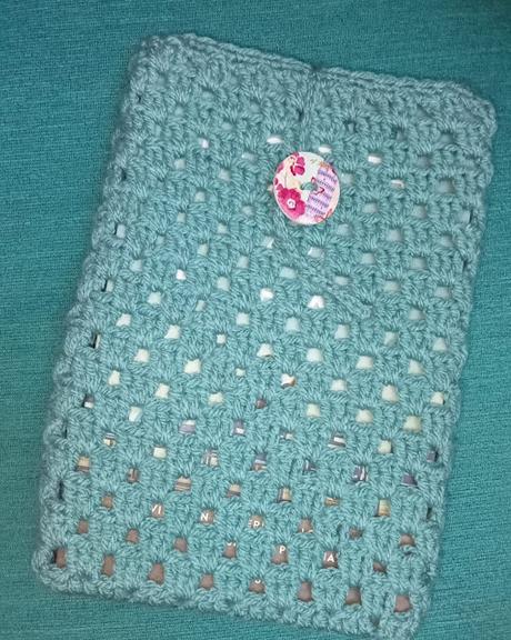 LA VECINA RUBIA... SE VA ABRIGADITA