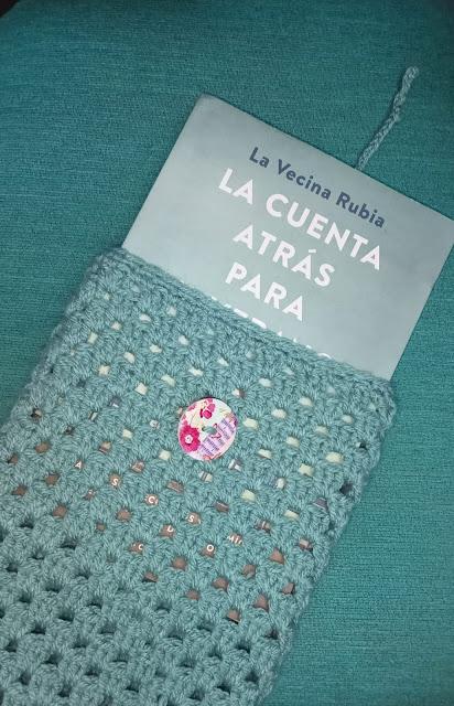 LA VECINA RUBIA... SE VA ABRIGADITA