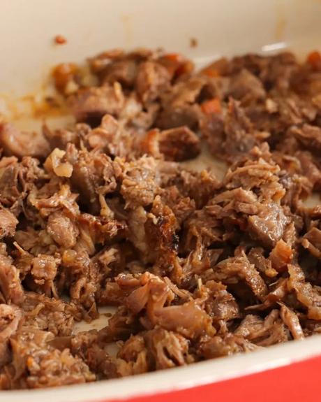 carne de osobuco desmechada